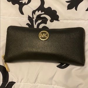 Michael Kors wallet as good as new